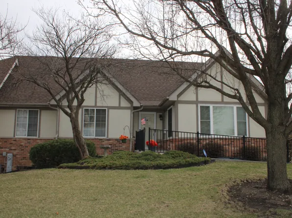 1660 Willow Circle Dr, Crest Hill, IL 60403