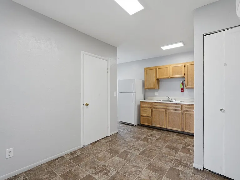 Jefferson Avenue Apartments — Photo 20