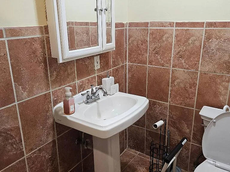 1306 Wembley Dr — Photo 4