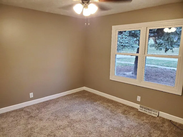508 N Beadle St — Photo 11