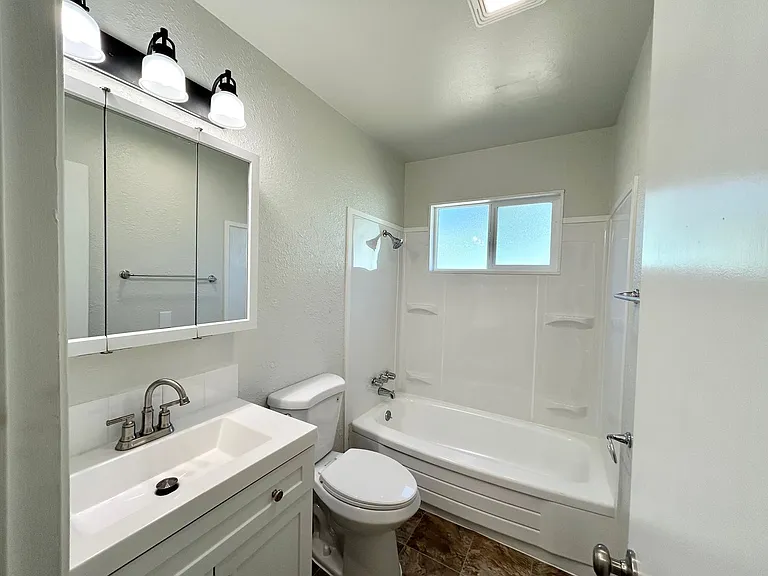 210 SW 142nd Ave — Photo 16