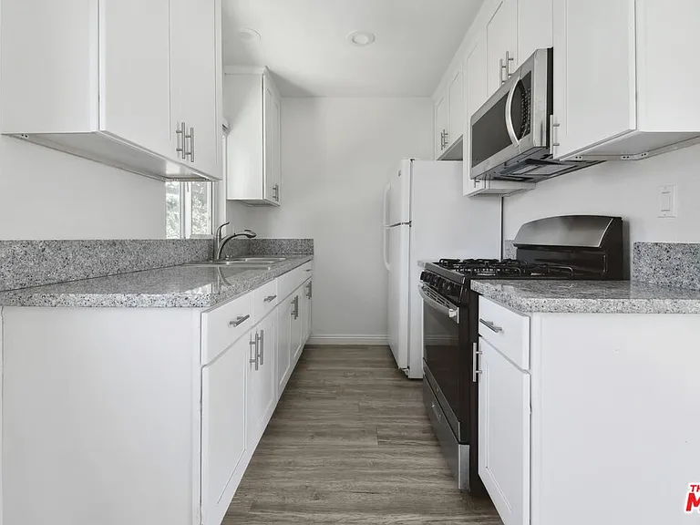 6612 De Longpre Ave #5 — Photo 7