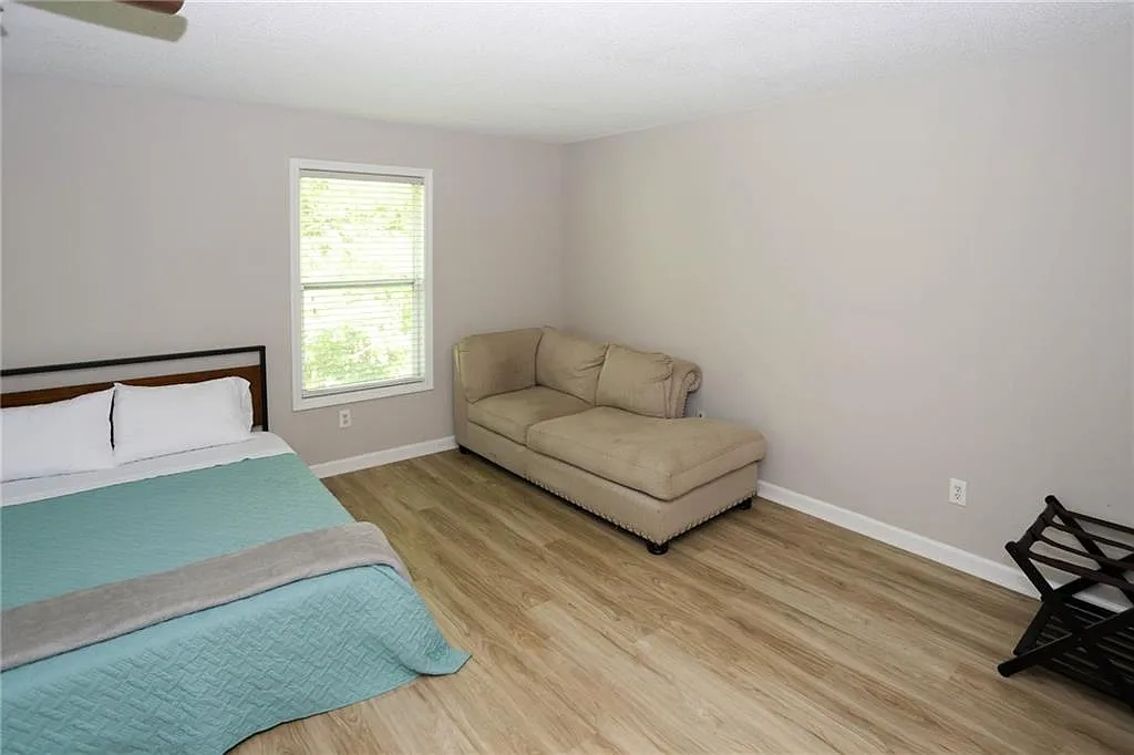 2 bed, 2.5 bath, 1680 sqft, $1,900 — Photo 4