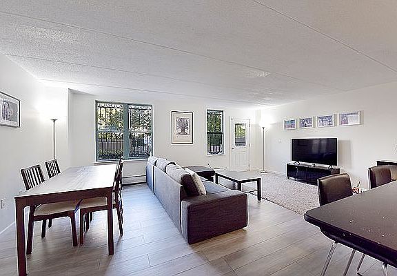 4th image of 305 W 120th St