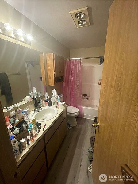 4th image of 300 Cedar Court