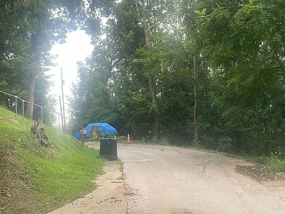 5th image of 635 Wood Rd