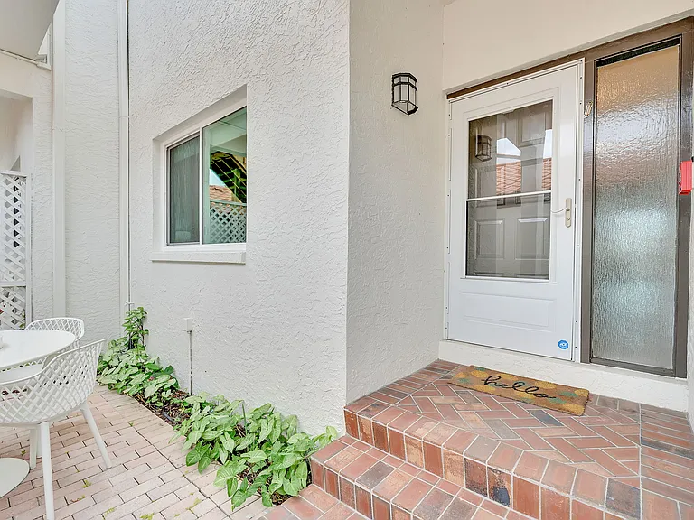 862 Hudson Ave #862 — Photo 4