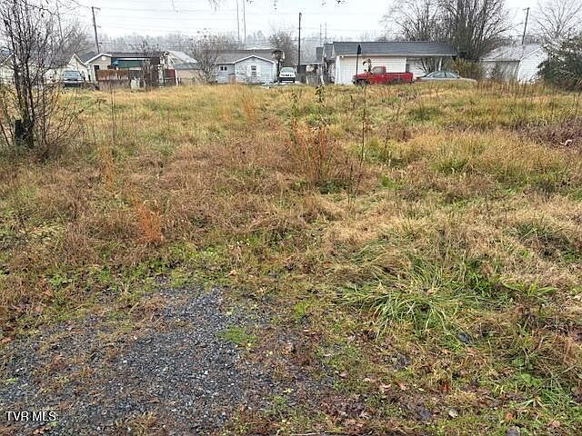 1st image of 221 Cedar St
