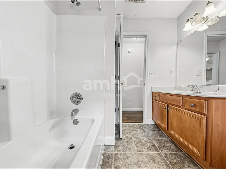 410 Vaiden Dr N — Photo 12