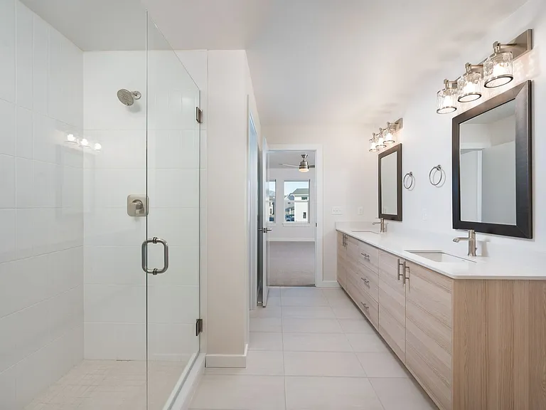 5575 Westmorland Dr — Photo 13