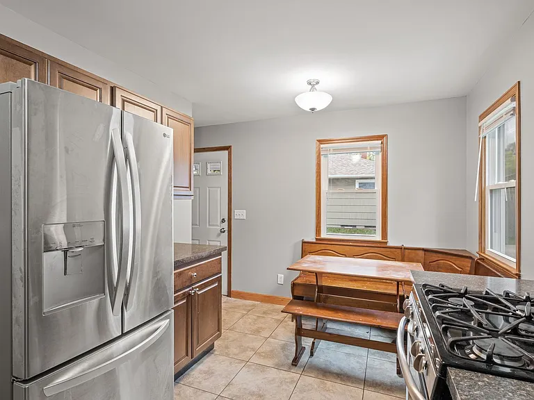 1711 Rose Pl — Photo 7