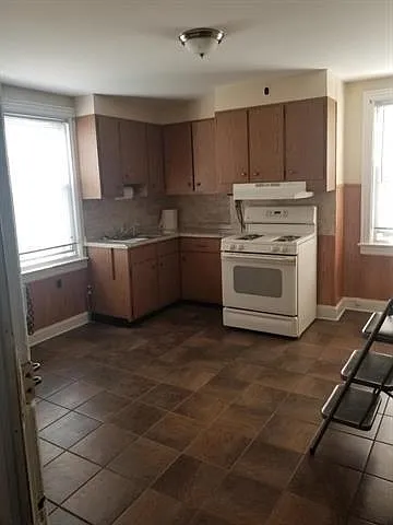 39 Beacon Ave #2 — Photo 2