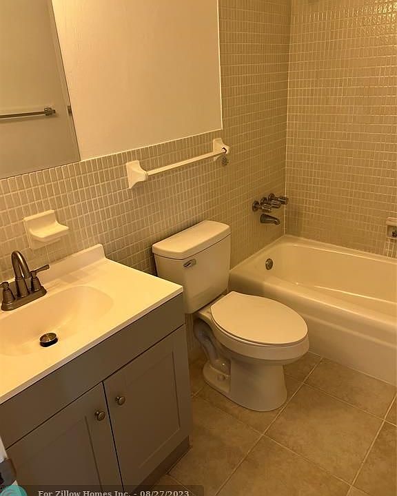 Imperial Point Colonnades Condominiums 6600 NE 22nd Way Fort