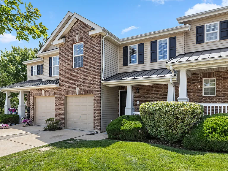 603 Country Village Dr — Photo 2