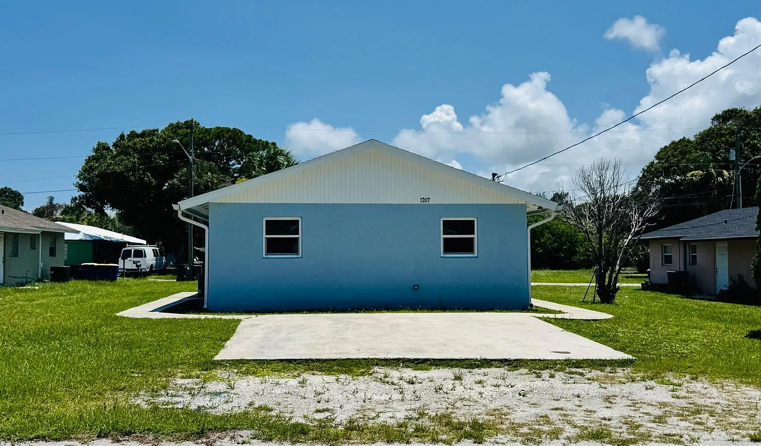 3 bed, 1.0 bath, 858 sqft, $1,700 — Photo 2