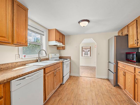 3rd image of 102 Corliss Hill Road