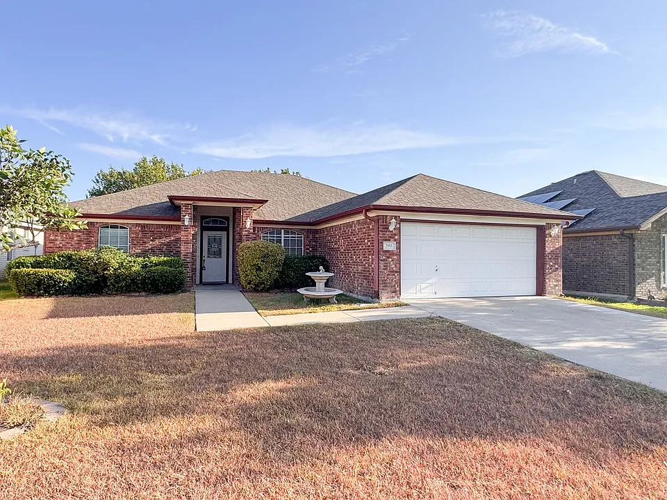 2911 Phoenix Dr