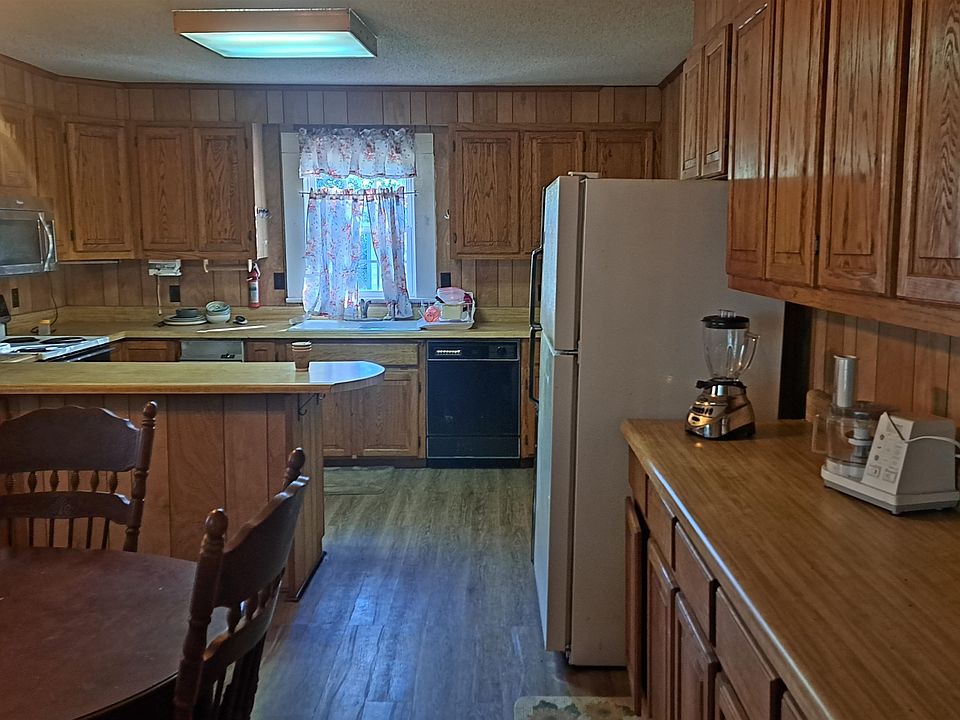 2nd image of 402 Martin Luther King Jr Dr