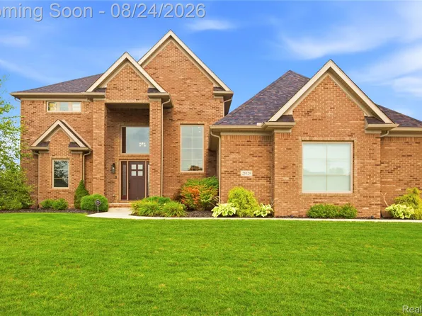 25529 Knapp Ln, Brownstown, MI 48134