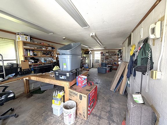 4th image of 1011 Gilbert St