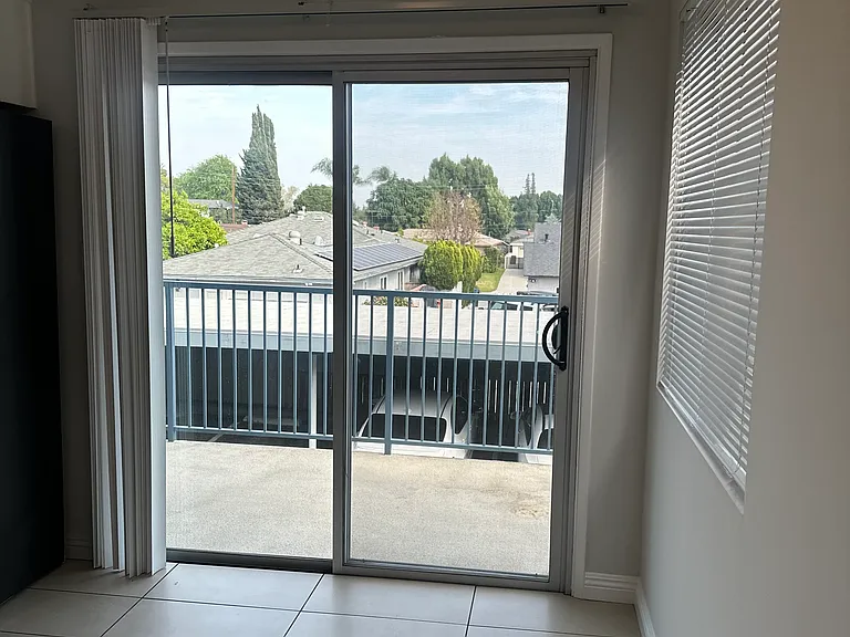 5626-5630 Sultana Ave — Photo 36