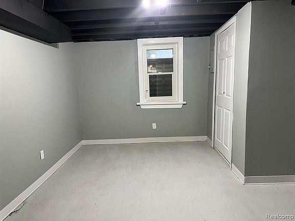 4th image of 15625 Leona Dr