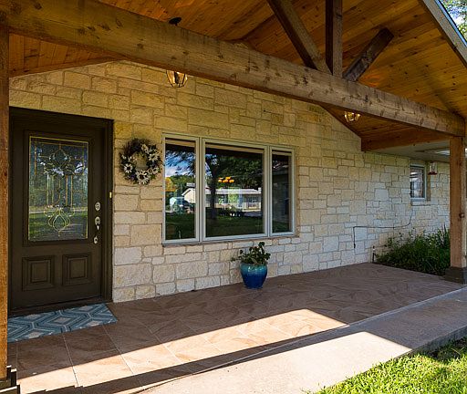 3rd image of 408 Mesquite Dr