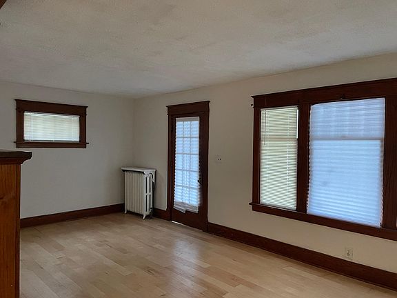 5th image of 228 Stockbridge Ave