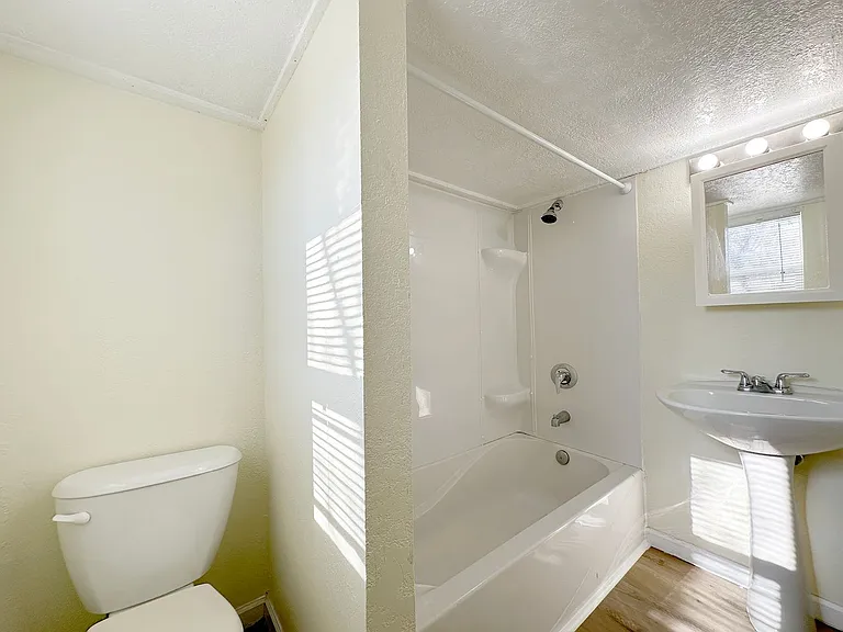 532 12th St SE — Photo 13