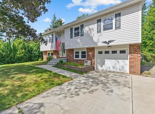 28 Renkin Dr, Colchester, VT 05446