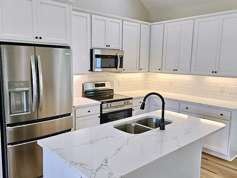 827 Sharpe Dr — Photo 3