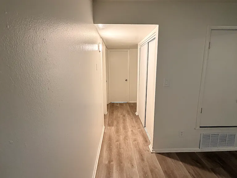 The Addison Apartment — Photo 28