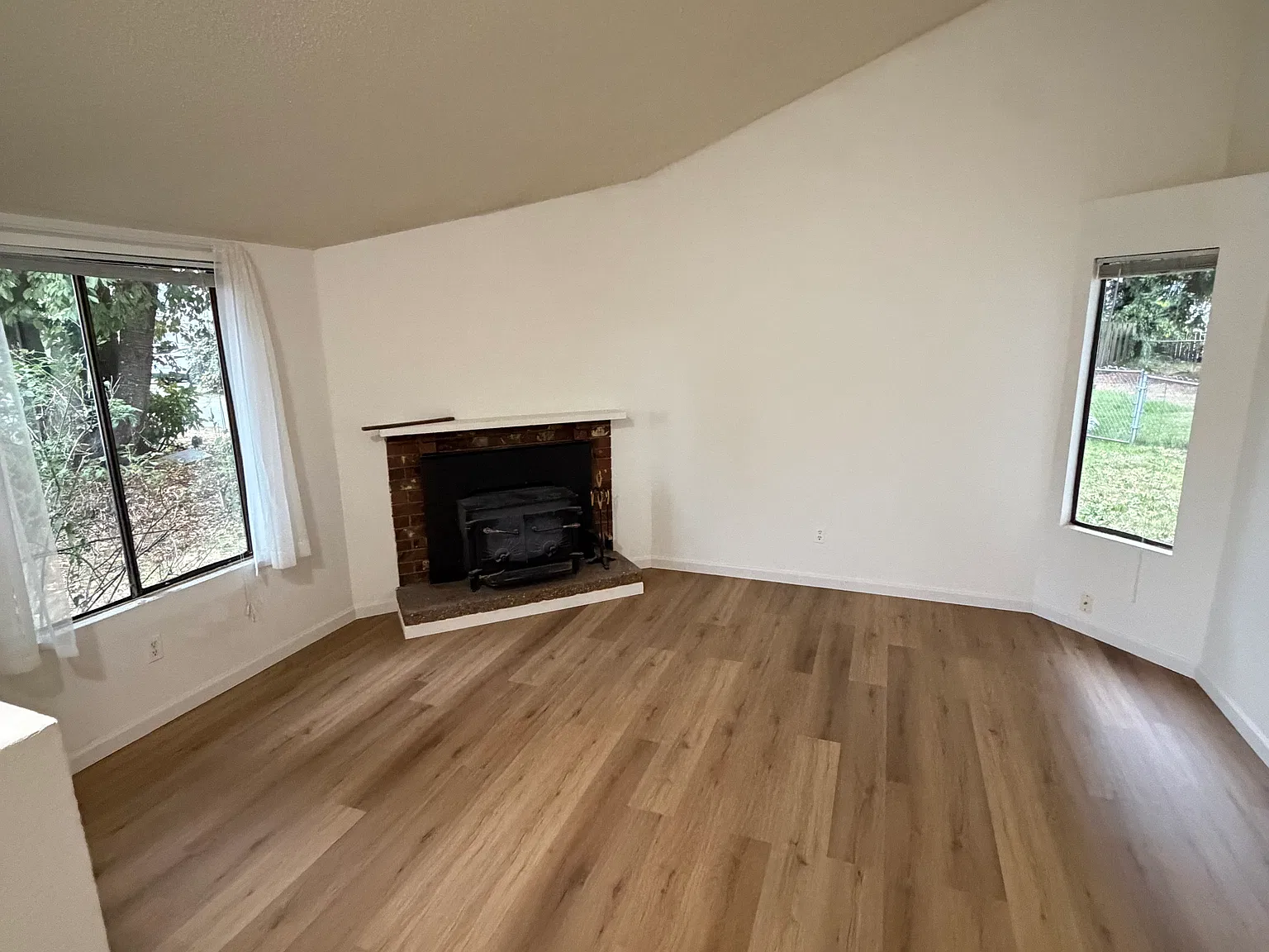 2 bed, 1.5 bath, 1200 sqft, $2,500 — Photo 4