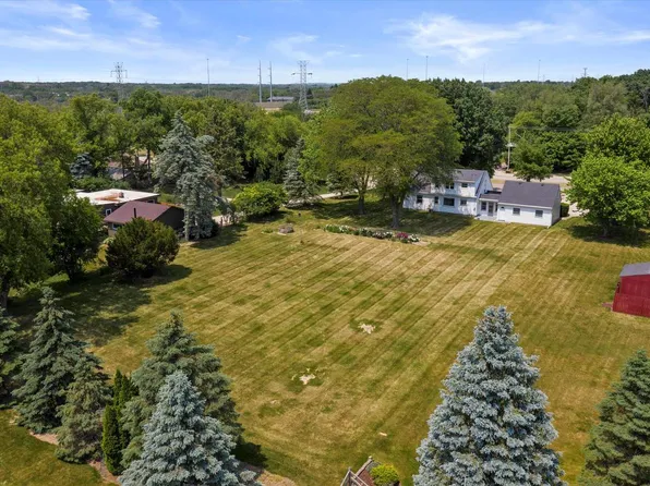 9801 West Layton AVENUE, Greenfield, WI 53228