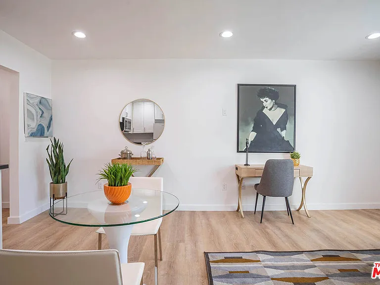 6244 De Longpre Ave #14 — Photo 14