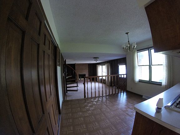 4th image of 1020 Rosary Ln
