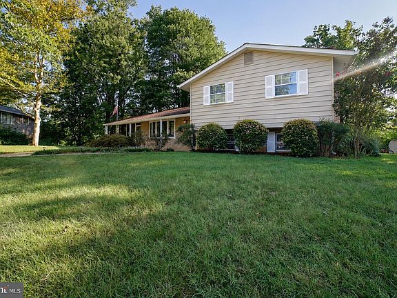 3rd image of 1302 Homewood Ln
