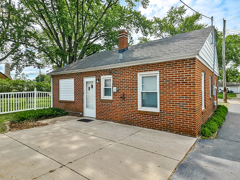 304 Merrill Ave — Photo 6