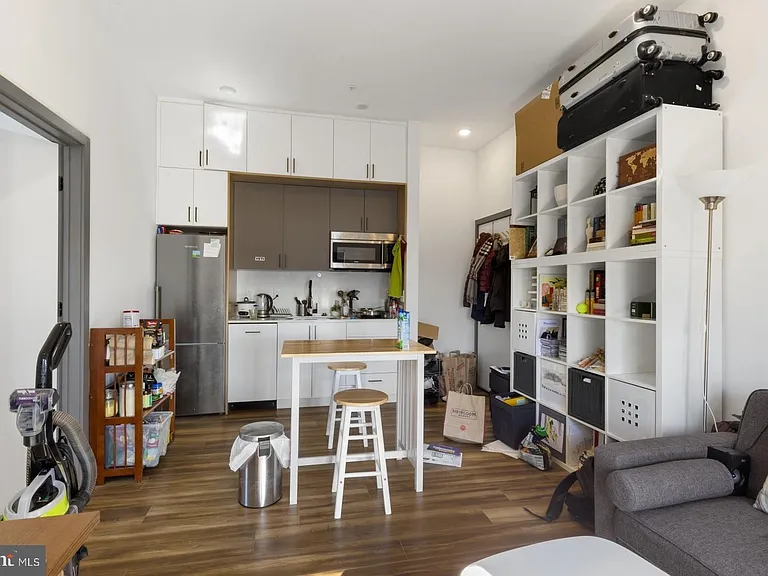 1935 E Hazzard St #302 — Photo 4