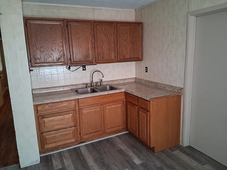 1210 S Weatherford St — Photo 3