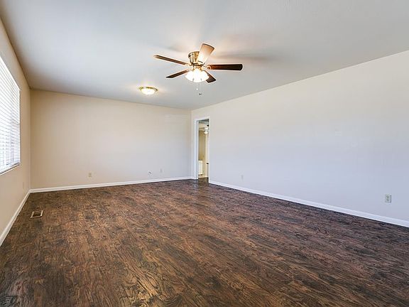 4th image of 224 W Holmes Ave
