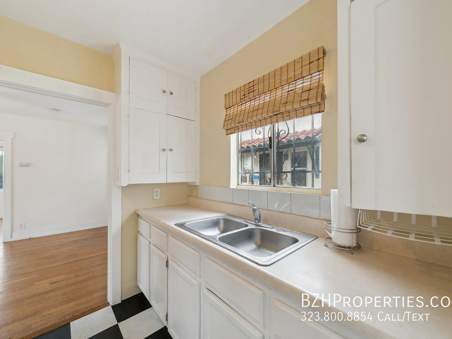 Standalone-Style 1 Bedroom Bungalow in the Heart of Highland Park — Photo 4