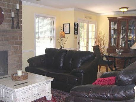 Living Room / Dining Room wi/ Fireplace