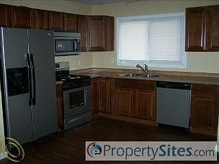 3rd image of 1665 Leslie St