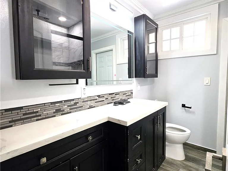 221 E Maple St — Photo 17