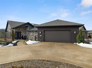 9160 Pleasant Ridge Cir, North Ridgeville, OH 44039