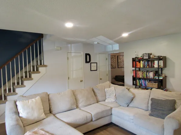 302 S Hill Ln, Chesapeake, VA 23322