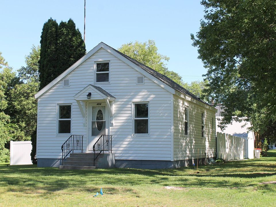 1st image of 404 W Soo St