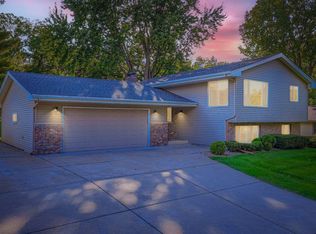 8125 Casper Way, Inver Grove Heights, MN 55076