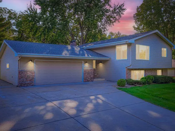 8125 Casper Way, Inver Grove Heights, MN 55076